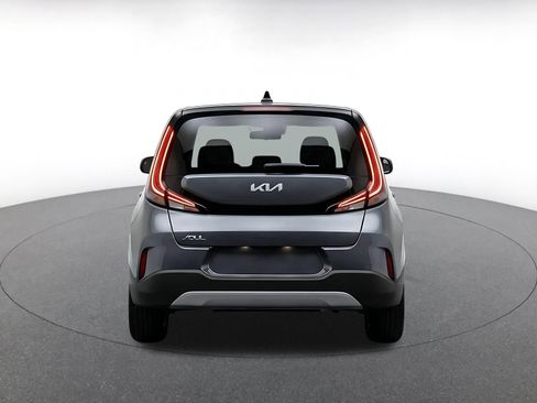 Used 2025 Kia Soul LX w/ LX Technology Package FWD image 8