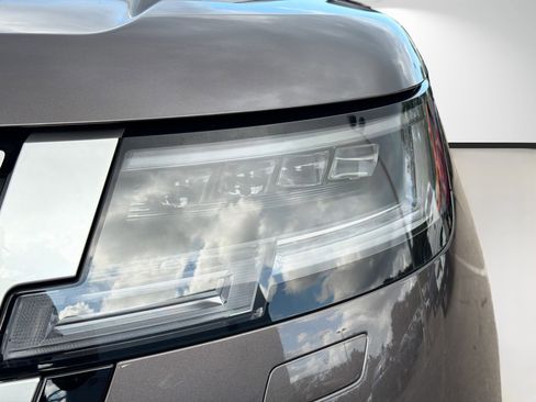 Used 2023 Land Rover Range Rover Long Wheelbase First Edition image 9
