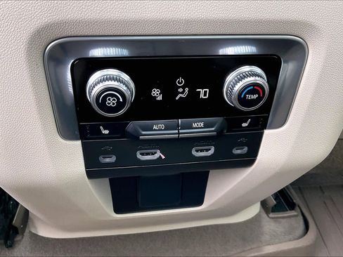 Used 2021 GMC Yukon Denali w/ Denali Premium Package image 31