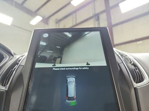 Used 2021 Ford Edge Titanium FWD image 28