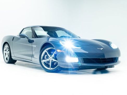 Used 2011 Chevrolet Corvette Coupe w/ 1LT image 5