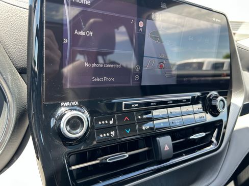 Certified 2021 Toyota Highlander Platinum AWD/4WD image 30
