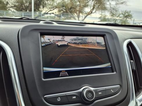 Used 2020 Chevrolet Equinox LS w/ LS Convenience Package image 3