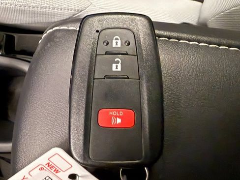 Used 2022 Toyota Corolla SE image 16