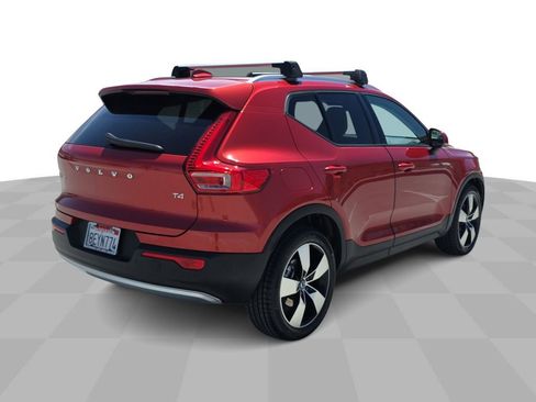 Used 2019 Volvo XC40 T4 Momentum FWD image 8