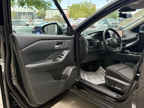 Used 2025 Nissan Rogue SV FWD image 16
