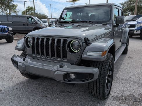 Used 2023 Jeep Gladiator Overland AWD/4WD image 9