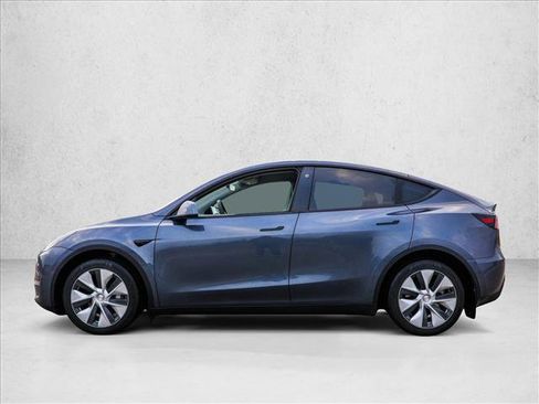 Used 2023 Tesla Model Y Long Range image 8
