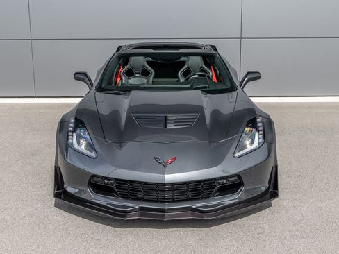 Used 2017 Chevrolet Corvette Z06 w/ Z07 Performance Package RWD image 2
