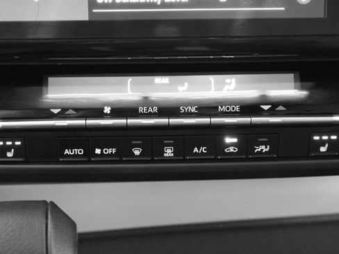 Used 2024 Toyota Sienna XSE image 29