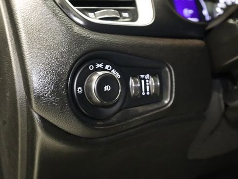 Used 2019 Jeep Renegade Latitude w/ Cold Weather Group image 12