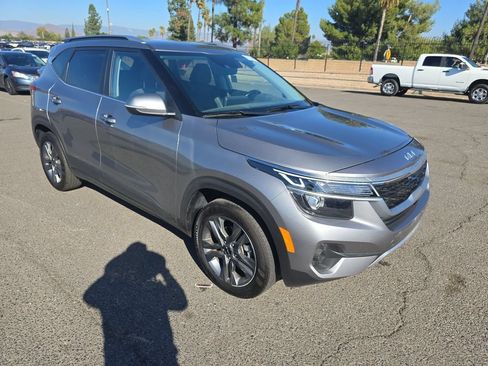Used 2023 Kia Seltos S w/ Navigation Package FWD image 6