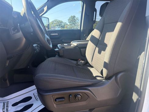 Used 2022 Chevrolet Silverado 2500 Custom w/ Custom Value Package AWD/4WD image 11