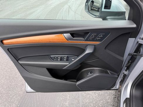 Used 2023 Audi Q5 2.0T Premium w/ Convenience Package image 16