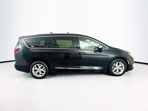 Used 2020 Chrysler Pacifica Limited w/ Advanced Safetytec Group FWD image 10