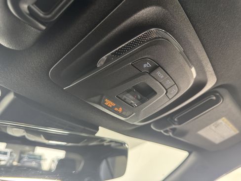 Used 2025 Toyota Corolla SE w/ Convenience Package FWD image 33