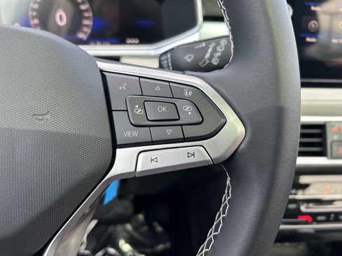New 2026 Volkswagen Taos SE image 17