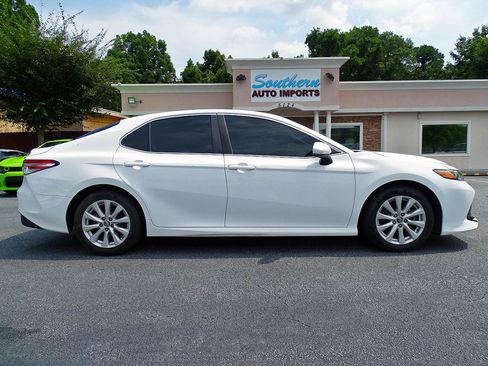 Used 2019 Toyota Camry LE FWD image 9
