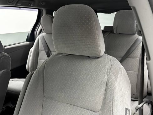 Used 2015 Toyota Sienna LE FWD image 11