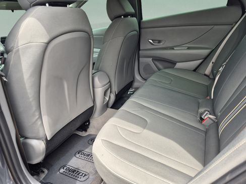 Used 2025 Hyundai Elantra Hybrid FWD image 15