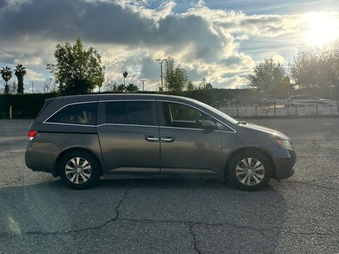 Used 2016 Honda Odyssey SE image 4