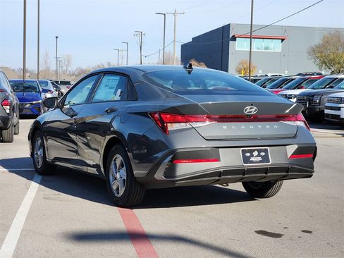 New 2025 Hyundai Elantra SE image 5