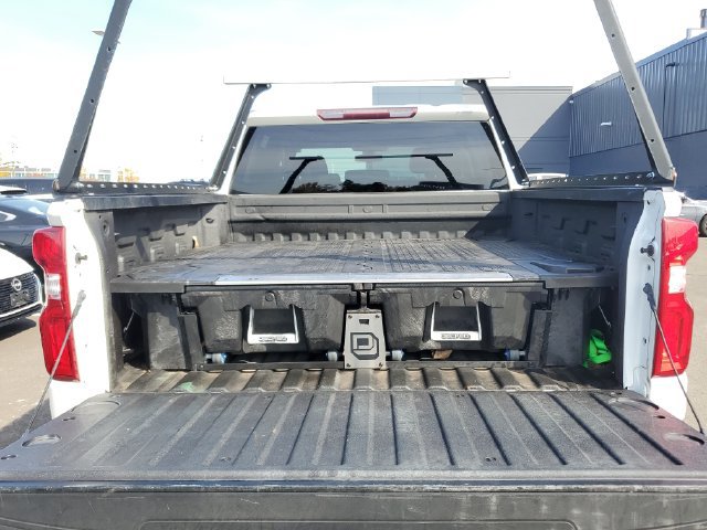 Used 2020 Chevrolet Silverado 1500 RST w/ RST Value Package AWD/4WD image 7