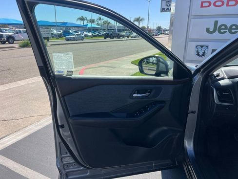 Used 2022 Nissan Rogue SV FWD image 24