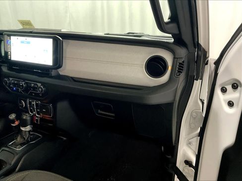 Used 2024 Jeep Wrangler Willys AWD/4WD image 13