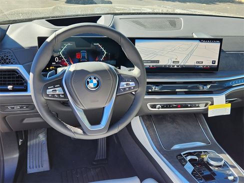 New 2026 BMW X5 xDrive50e image 11