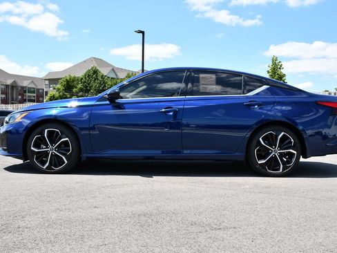 Used 2024 Nissan Altima 2.5 SR w/ SR Premium Package FWD image 4