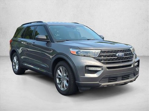 Used 2021 Ford Explorer XLT w/ Equipment Group 202A RWD image 3