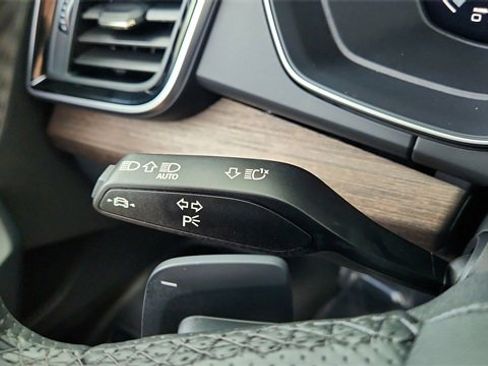 Used 2025 Audi Q5 e Premium Plus w/ Premium Plus Package image 41