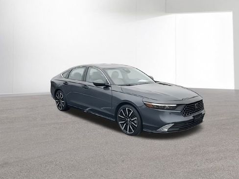 Used 2023 Honda Accord Touring image 2
