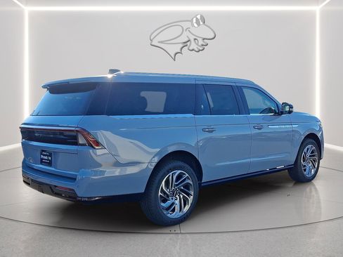 New 2025 Lincoln Navigator L Reserve image 4
