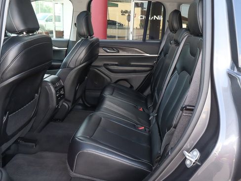 Used 2023 Jeep Grand Cherokee Limited image 9