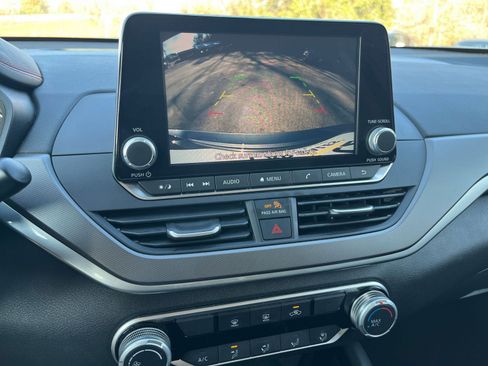 Used 2025 Nissan Altima 2.5 SR image 17