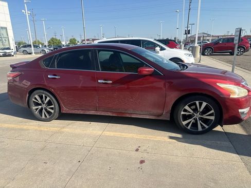 Used 2014 Nissan Altima 2.5 S w/ Sport Value Package FWD image 2