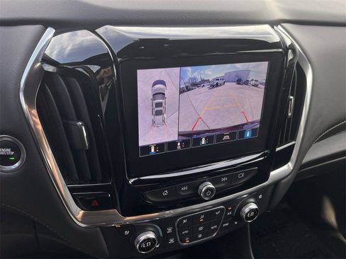 Used 2023 Chevrolet Traverse Premier image 18