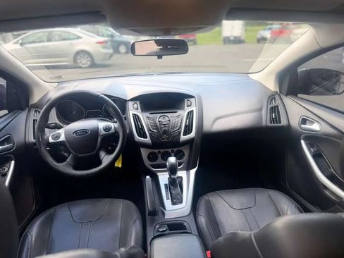 Used 2014 Ford Focus SE w/ Equipment Group 201A FWD image 9