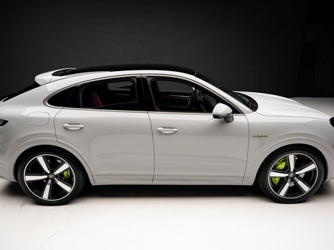 Used 2025 Porsche Cayenne Turbo image 33