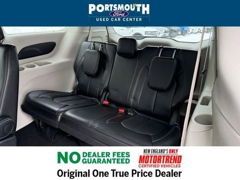 Used 2024 Chrysler Pacifica Touring-L image 8