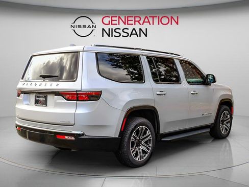 Used 2022 Jeep Wagoneer Series III w/ Flexible Seating Group image 6