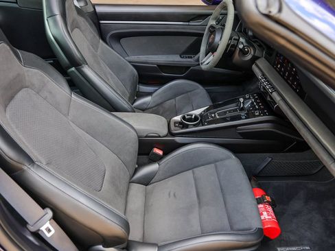 Certified 2025 Porsche 911 Targa 4 GTS AWD/4WD image 37