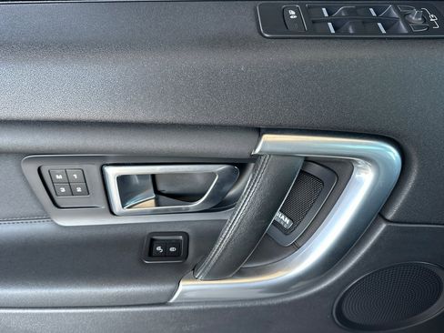 Used 2018 Land Rover Discovery Sport HSE image 13