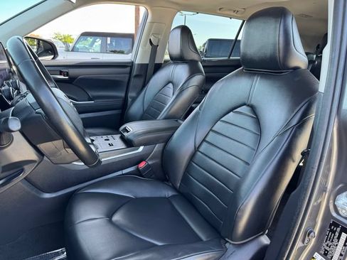Used 2023 Toyota Highlander XLE FWD image 14