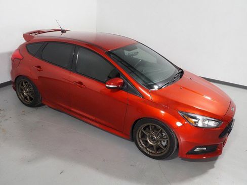Used 2018 Ford Focus ST image 11