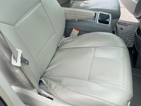 Used 2008 Chrysler Town & Country Limited w/ Entertainment Group #3 FWD image 24