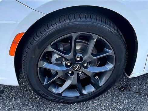 Used 2021 Chrysler Pacifica Touring-L w/ S Appearance Package FWD image 7