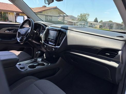 Used 2018 Chevrolet Traverse LT FWD image 18
